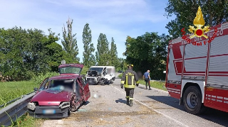 Schianto sulla Corinaldese tra auto e furgone: due feriti