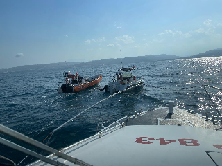 San Benedetto del Tronto - Barca rischia di affondare, salvate tre persone
