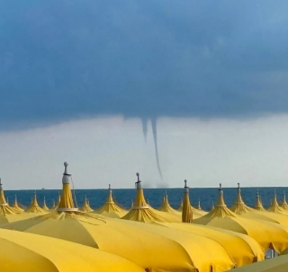 Salgono a 150 gli interventi per maltempo, trombe marine a Pesaro