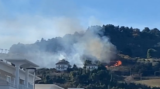 Rogo in zona Santa Lucia, fumo visibile da tutta la città