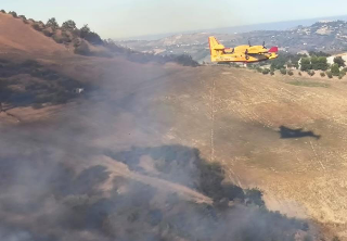 Teramo - Vasto incendio a Casale Lucia: in azione elicotteri e squadre a terra