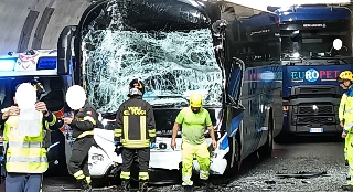 Venerdì da incubo in A14, automobilisti bloccati in galleria: code fino a 20 km