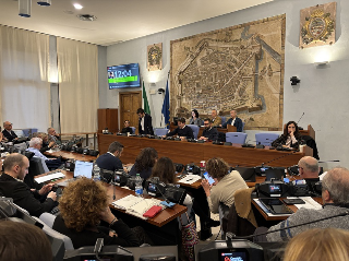 Pesaro - Accuse di sessismo in Consiglio comunale: il gruppo civico del sindaco lascia l’aula