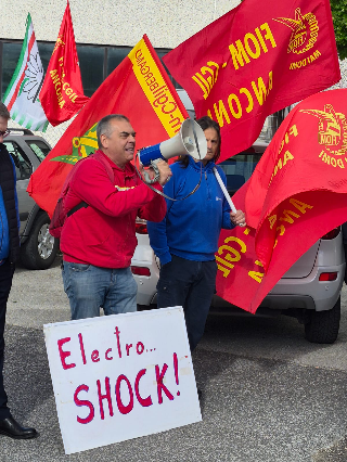 Electrolux, sindacati: “Cappe di Cerreto prodotte in Polonia con un altro codice”