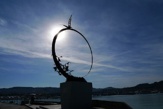 Danni al monumento al gabbiano, Comune: “Ripresi i vandali, pagheranno restauro”