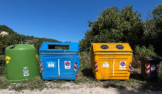Fabriano - La raccolta differenziata riparte dalle frazioni: 24 nuovi contenitori da 3200 litri in 10 punti territoriali
