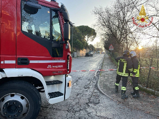 Torrette - Tecnici al lavoro per il ripristino del gas