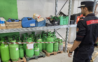 Bombole gas non conformi, i Forestali ne sequestrano 46 nell’Anconetano