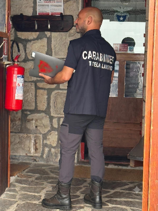 Teramo - Controlli nel turismo: scoperti lavoratori in nero, multe per 60mila euro