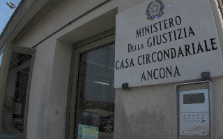 Ancona - Carcere di Montacuto tra sovraffollamento e violenze: tre agenti feriti in cinque giorni