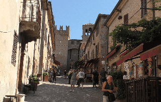 Gradara - Boom di visitatori per il Ponte del 2 Giugno nel Borgo dell’amore
