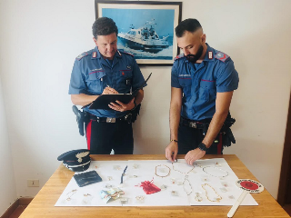 Castelfidardo - Oro nascosto sotto il sedile, 40enne denunciato dai carabinieri