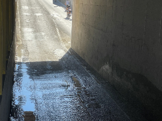 Porto d’Ascoli – Fontanella dall’asfalto del sottopasso di via Mare: fare attenzione