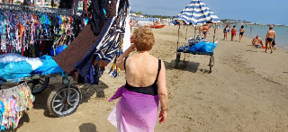 San Benedetto, operazione contro il commercio abusivo in spiaggia