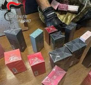 Borse schermate e 2mila euro di profumi rubati, tre denunciati nel fermano