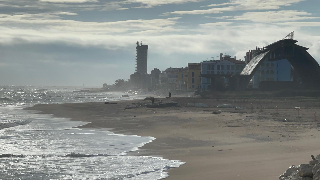 Porto Recanati- Mareggiate e chalet distrutto, sopralluogo di Pasqui e Consoli