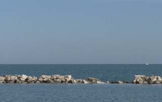 Fano - Ripartono i lavori della scogliera tra Regina Beach e Hotel Playa