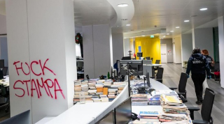 Solidarietà del Sigim a La Stampa: "Critiche a giornalismo non si esprimono con violenza"