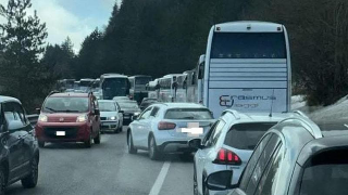 Turisti e tiktoker sulla neve d’Abruzzo, divieti anche a Ovindoli