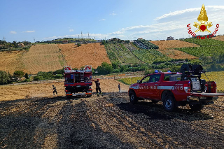 Incendio in via Pompeiana, intervengono i vigili del fuoco: salvata una struttura sportiva