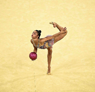 Olimpiadi - Sofia Raffaeli da brividi: prima in classifica nella finale di ginnastica ritmica