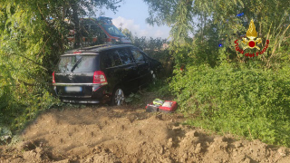 Montecosaro - Schianto tra auto e scuolabus, due feriti gravi