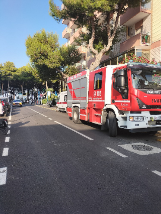 Alba Adriatica - Incendio nella lavanderia di un albergo sul lungomare, evacuato il settimo piano