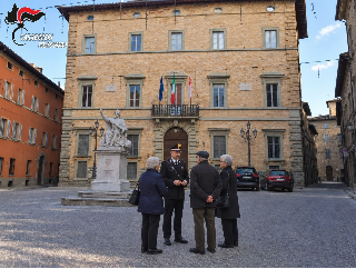 Urbino - Truffata con tecnica del "finto carabiniere", riconsegnati soldi e gioielli