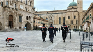 Ascoli Piceno - Estorceva denaro ad un coetaneo, arrestato un diciannovenne