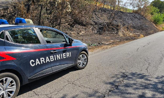 Mogliano - Piromane appicca tre incendi in due giorni: braccialetto elettronico per un 30enne