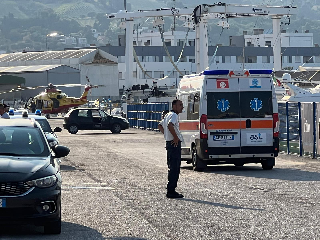 San Benedetto del Tronto - Cade mentre ispeziona la barca in ristrutturazione: è grave