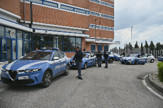 Controlli della Polizia nel Fermano: 162 persone identificate e 132 veicoli verificati