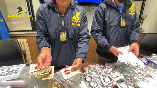 Pescara - Operazione "Stop Fake", 60mila articoli falsi sequestrati dalla Finanza