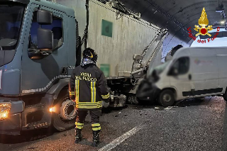 San Benedetto del Tronto - Schianto in galleria, 8 chilometri di coda in A14 verso nord