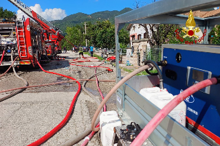 Acqualagna - A fuoco un impianto fotovoltaico: Vigili del fuoco al lavoro