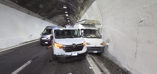 Grottammare - Incidente in galleria, tre veicoli coinvolti e quattro chilometri di coda
