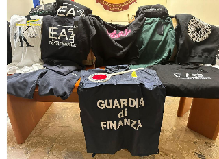 Carte Pokemon e abbigliamento contraffatti: sequestro delle Fiamme Gialle alla fiera di San Ciriaco