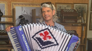 Da Castelfidardo una fisarmonica in regalo per la Fiorentina