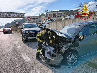 Massignano - Schianto sull’Adriatica, donna trasportata in eliambulanza a Torrette