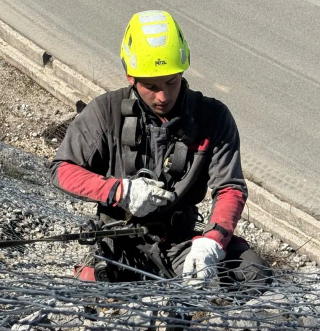 Tragedia sul lavoro al Colosseo: muore a 22 anni operaio rocciatore teramano