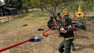 Mombaroccio - Uomo cade in un pozzo profondo 20 metri: salvato dai Vigili del fuoco