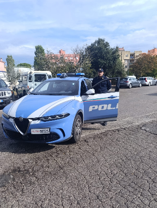 Fano - Scippava e derubava gli anziani e i turisti in spiaggia, polizia arresta campano