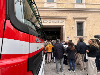 Ancona - Principio di incendio in Tribunale, palazzo evacuato ma nessun intossicato
