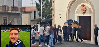 Civitella del Tronto - Palloncini dell’Inter per l’ultimo saluto a Lorenzo Di Berardino, il 25enne trovato senza vita in casa