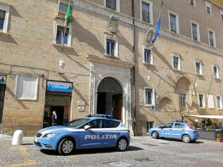 Macerata - Sessantenne in carcere per reati contro il patrimonio e la persona