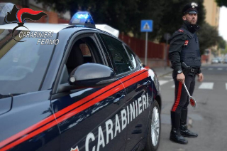 Episodi di violenza nel Fermano, un arresto e tre denunce per resistenza e lesioni a pubblico ufficiale da parte dei carabinieri