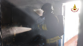 San Benedetto del Tronto - Incendio in appartamento di via Calatafimi, ragazza svegliata dal suo cane