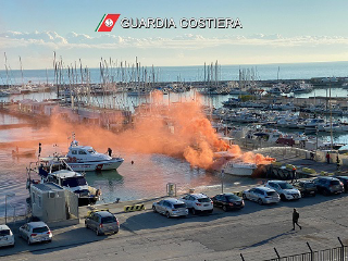 San Benedetto del Tronto - Ferito da esplosione cade in mare ma è un’esercitazione della Guardia Costiera