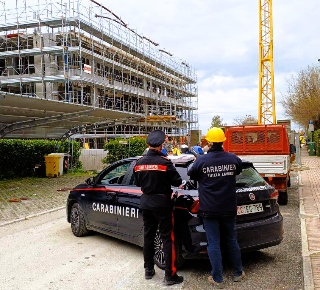 Controlli dei Carabinieri del NIL: irregolarità nei cantieri e nelle aziende, sanzioni per oltre 30mila euro