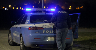 Ancona – Minaccia ed aggredisce anziana, arrestato per lesioni a pubblico ufficiale